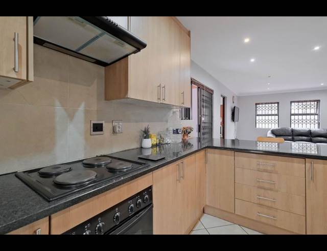 4 BEDROOM HOUSE FOR SALE IN RIETVALLEIRAND